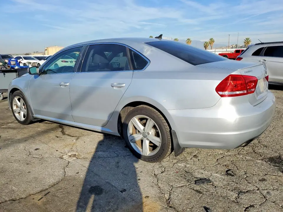 2015 VOLKSWAGEN PASSAT S  