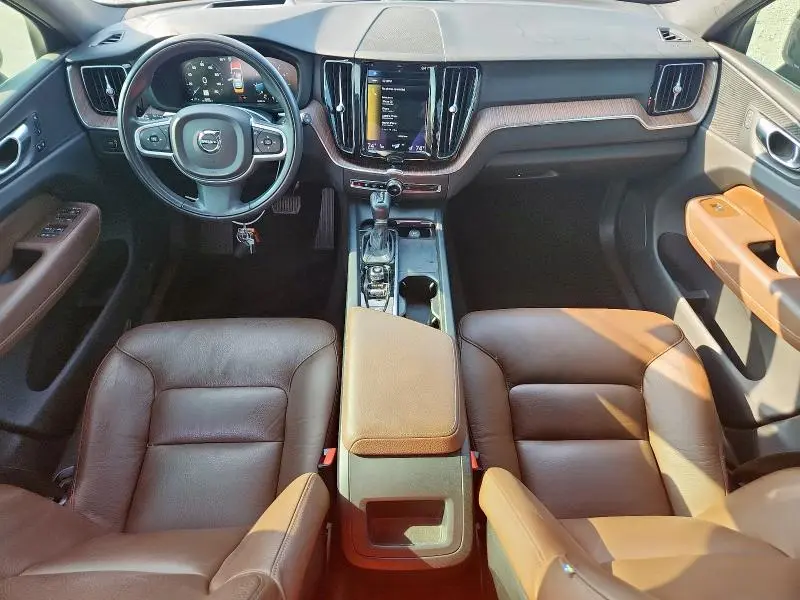 2021 VOLVO XC60 T5 MOMENTUM  