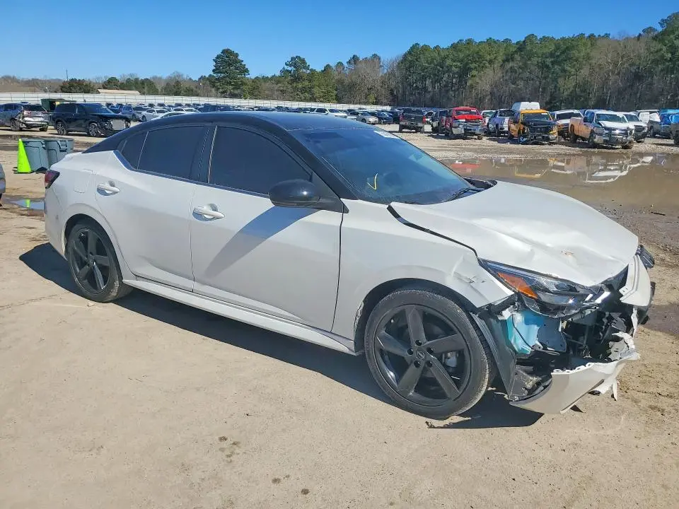2024 NISSAN SENTRA SR  