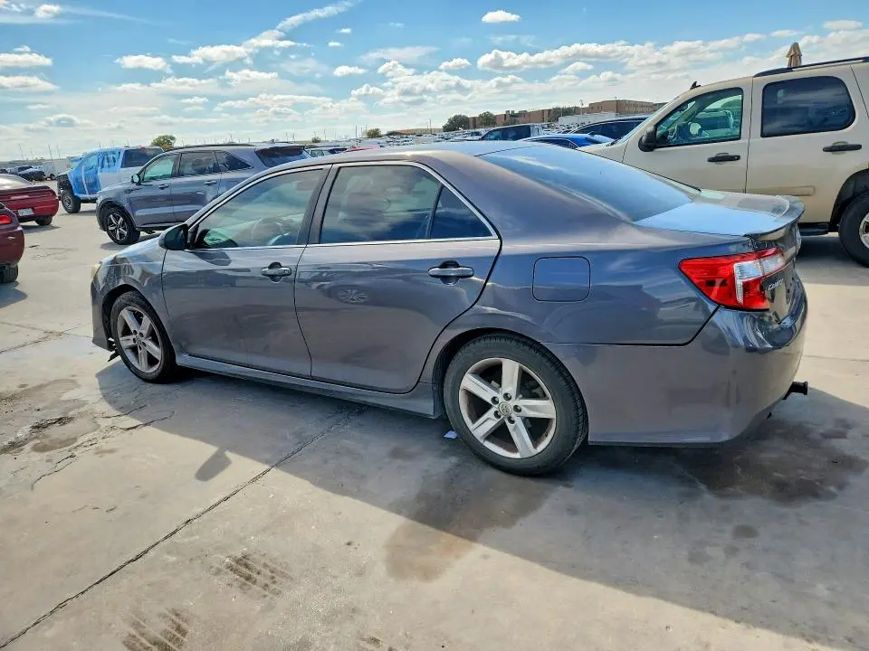 2013 TOYOTA CAMRY SE  
