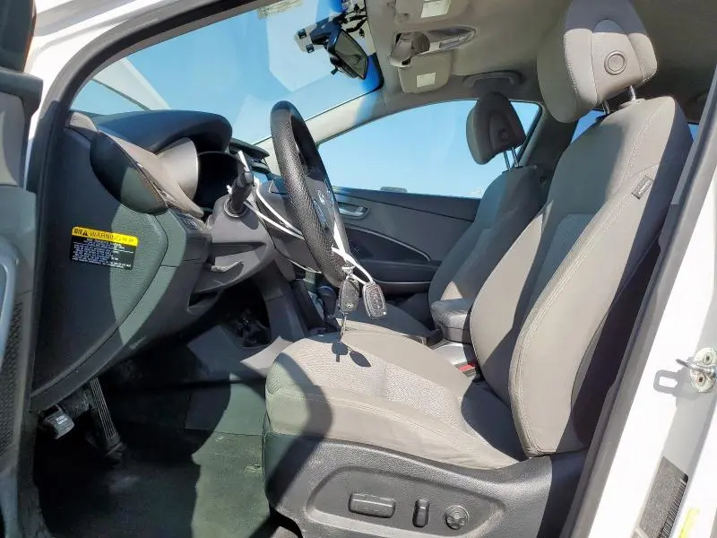2017 HYUNDAI SANTA FE SE  
