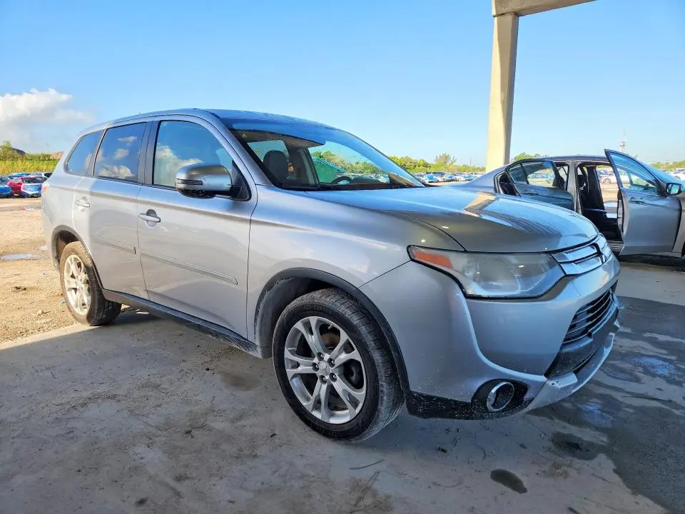 2015 MITSUBISHI OUTLANDER SE  