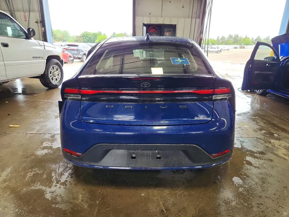2024 TOYOTA PRIUS LE  