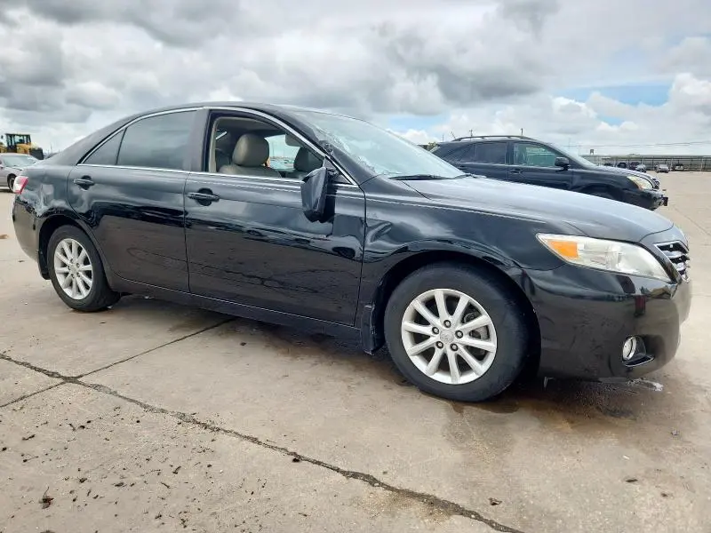 2011 TOYOTA CAMRY SE  