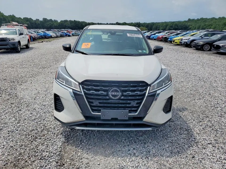 2024 NISSAN KICKS S  