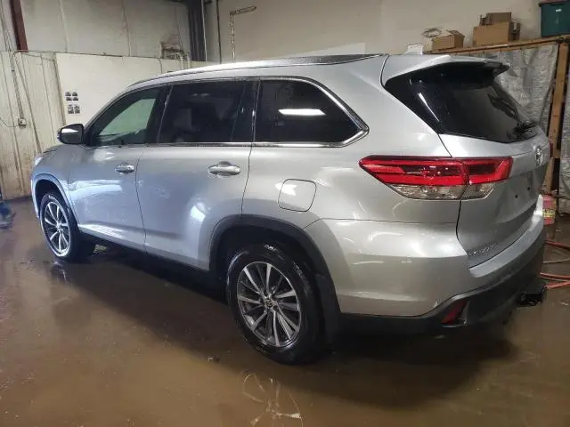 2019 TOYOTA HIGHLANDER SE  