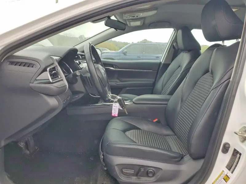 2019 TOYOTA CAMRY SE  