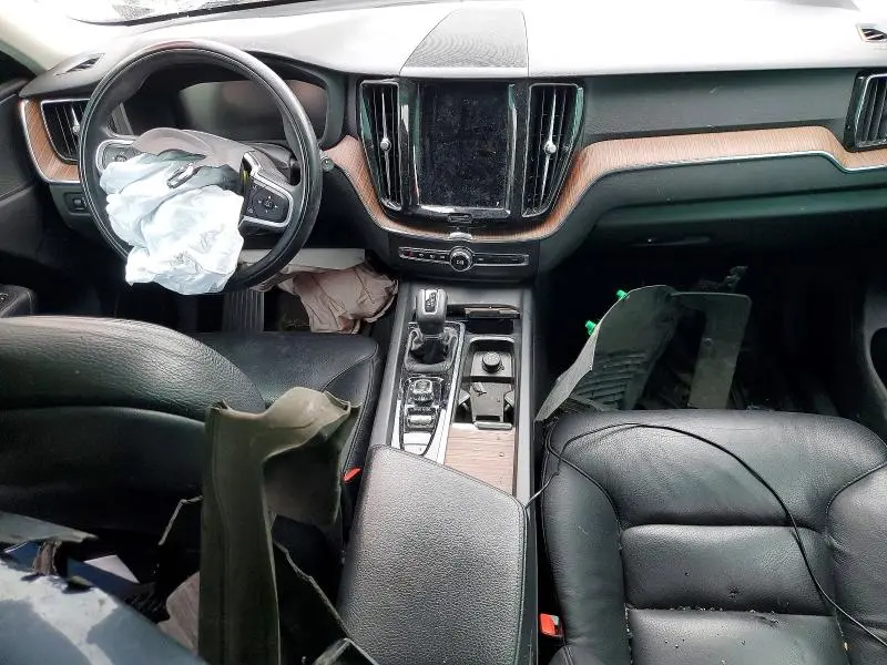 2021 VOLVO XC60 T5 MOMENTUM  