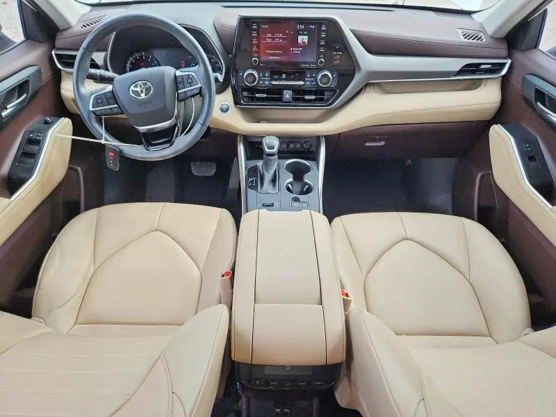 2021 TOYOTA HIGHLANDER XLE  