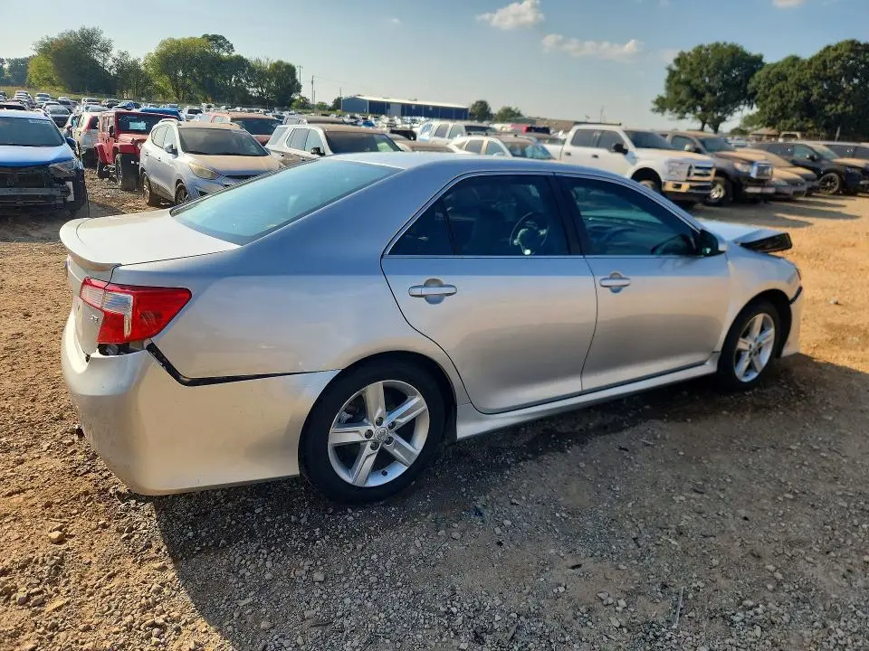 2012 TOYOTA CAMRY SE  