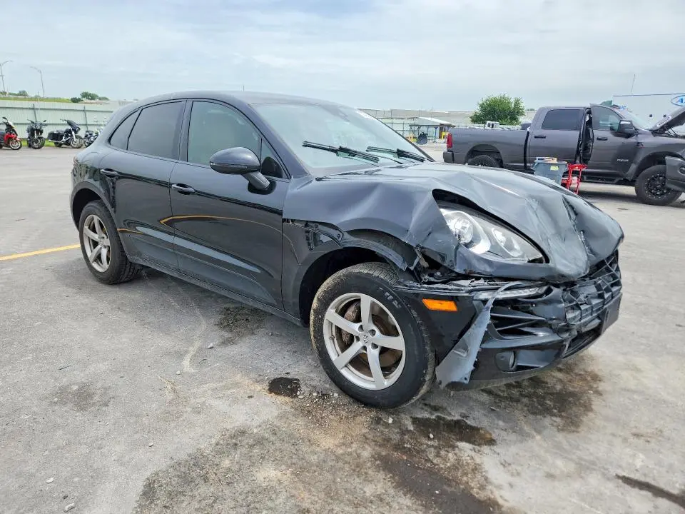 2017 PORSCHE MACAN   