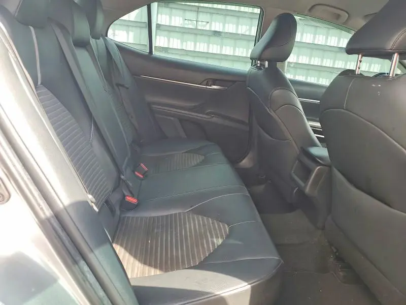 2018 TOYOTA CAMRY SE  