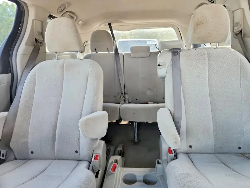 2011 TOYOTA SIENNA LE  