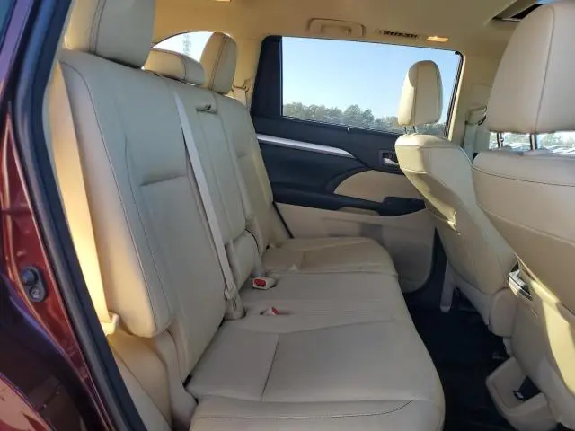 2018 TOYOTA HIGHLANDER SE  