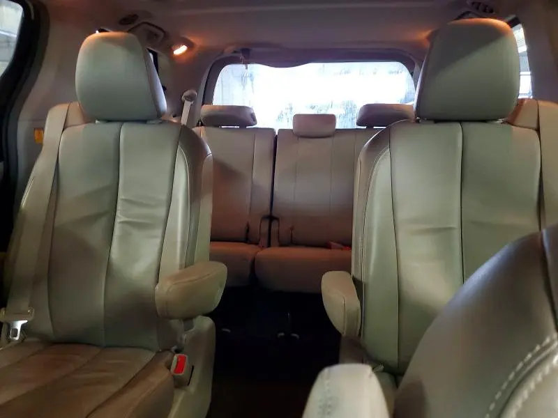 2012 TOYOTA SIENNA LIMITED PREMIUM 7-PASSENGER  