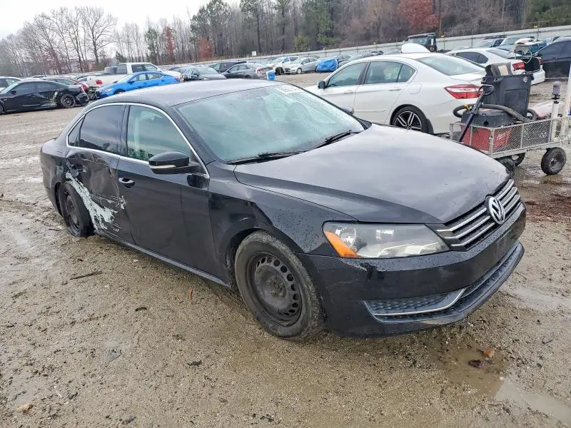 2013 VOLKSWAGEN PASSAT SE  