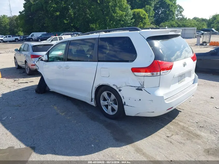 2011 TOYOTA SIENNA LE V6