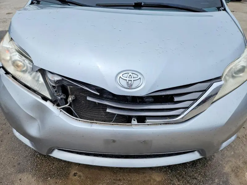 2011 TOYOTA SIENNA XLE 8-PASSENGER  