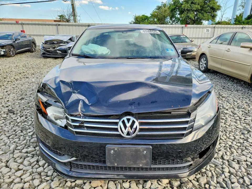 2013 VOLKSWAGEN PASSAT SE  