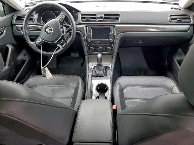 2018 VOLKSWAGEN PASSAT SE  