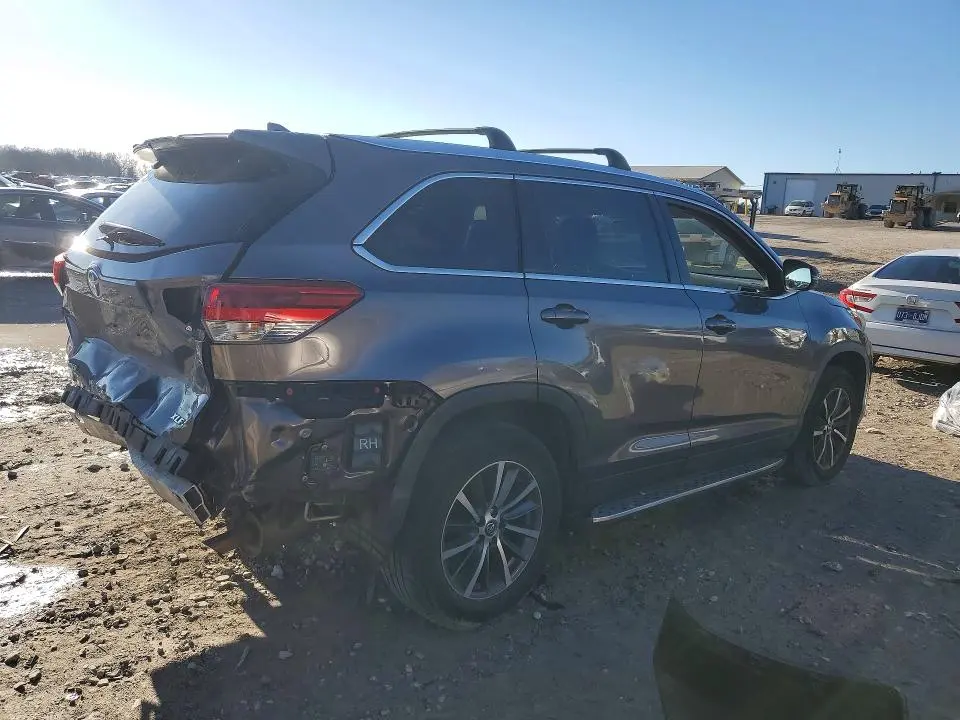 2019 TOYOTA HIGHLANDER SE  