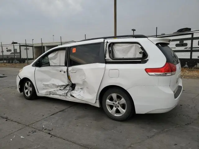 2014 TOYOTA SIENNA LE  