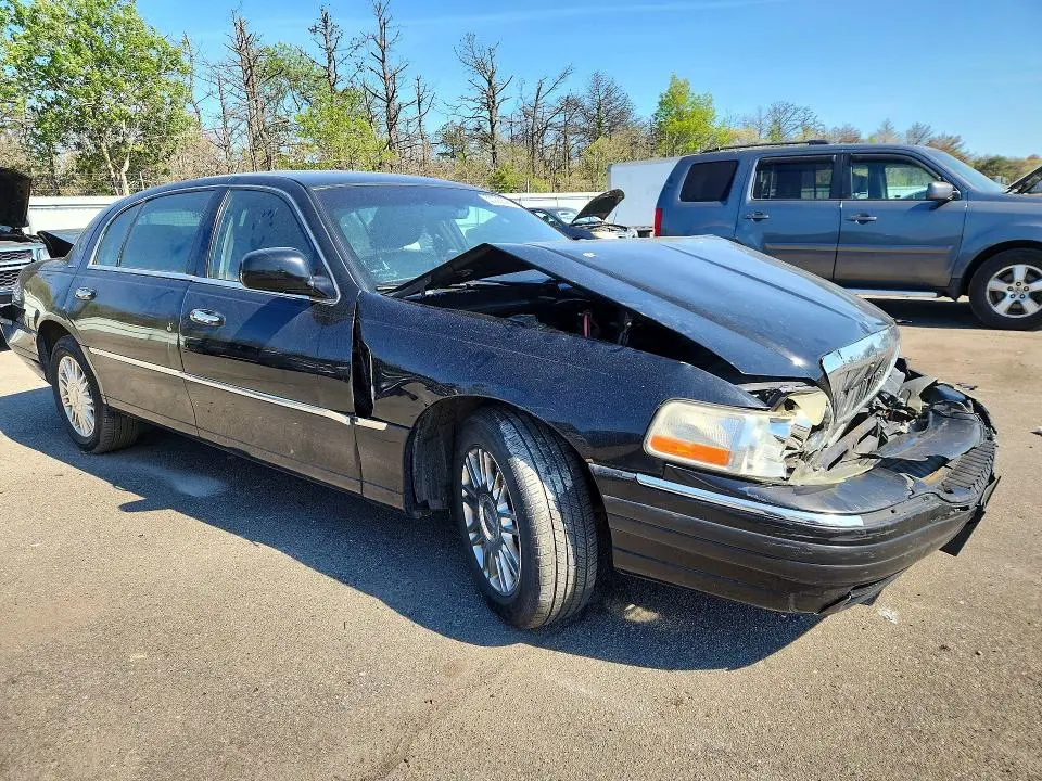 2011 LINCOLN TOWN CAR EXECUTIVE L  