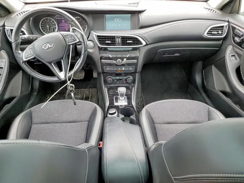 2018 INFINITI QX30 LUXE  