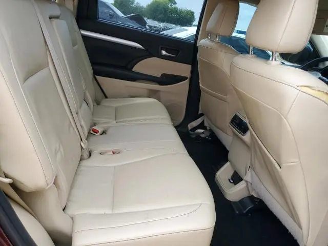 2019 TOYOTA HIGHLANDER SE  