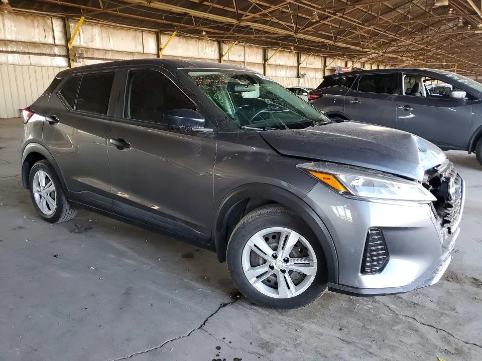 2022 NISSAN KICKS S  