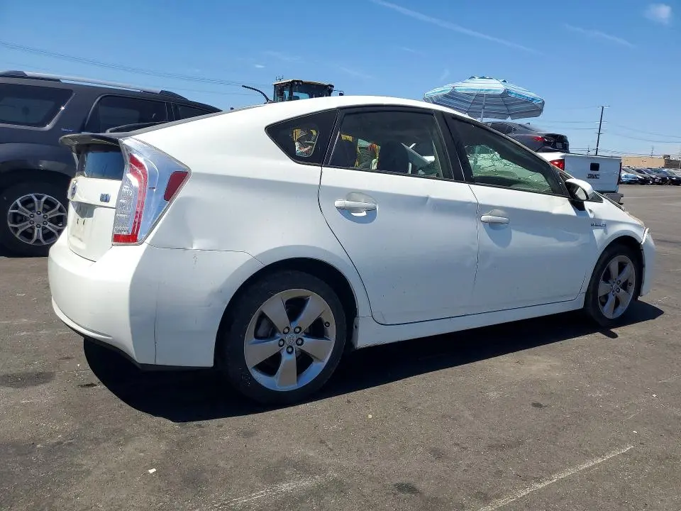 2013 TOYOTA PRIUS PERSONA SERIES SE  