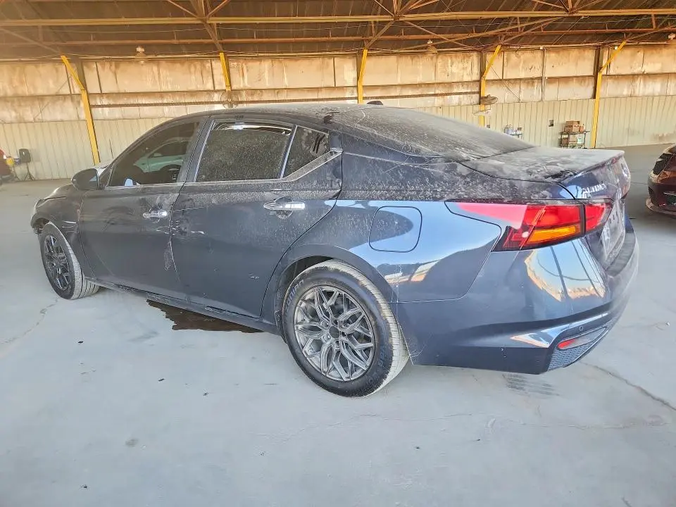 2022 NISSAN ALTIMA SV  
