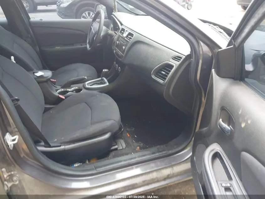 2014 CHRYSLER 200 LX