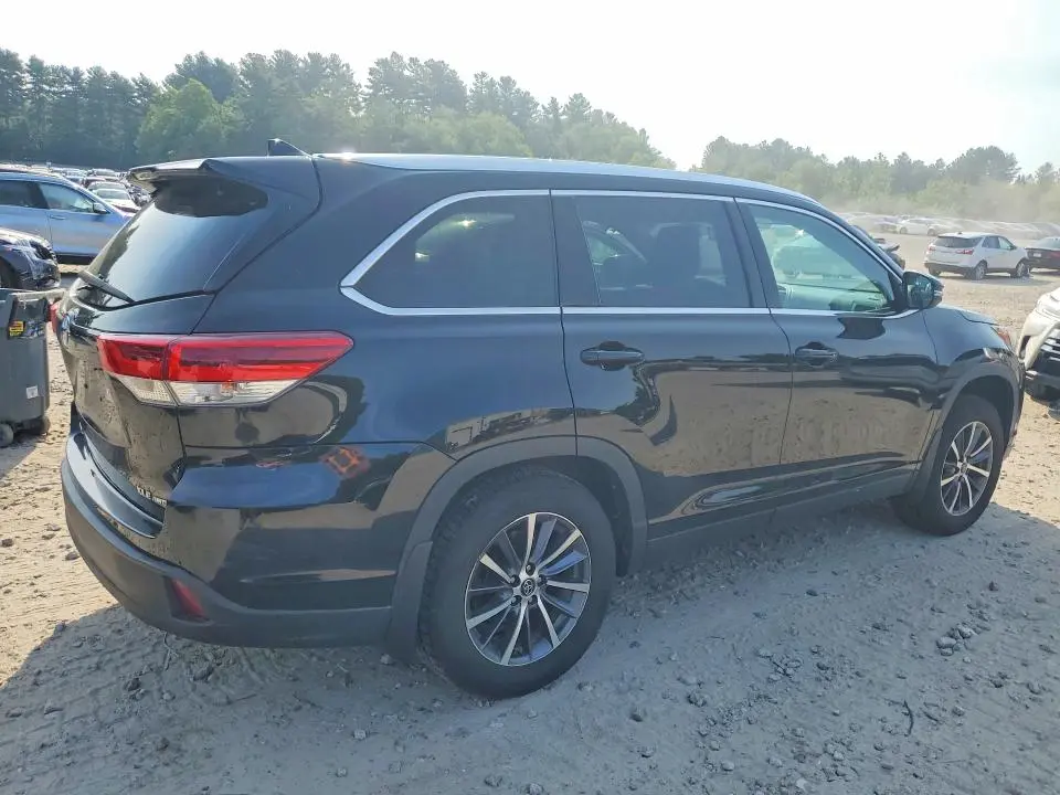 2019 TOYOTA HIGHLANDER XLE  