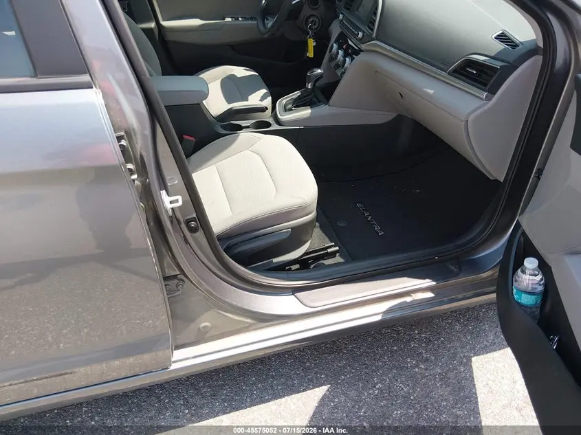 2019 HYUNDAI ELANTRA SE