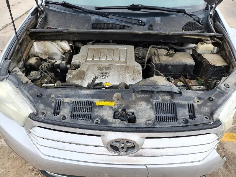 2013 TOYOTA HIGHLANDER SE  