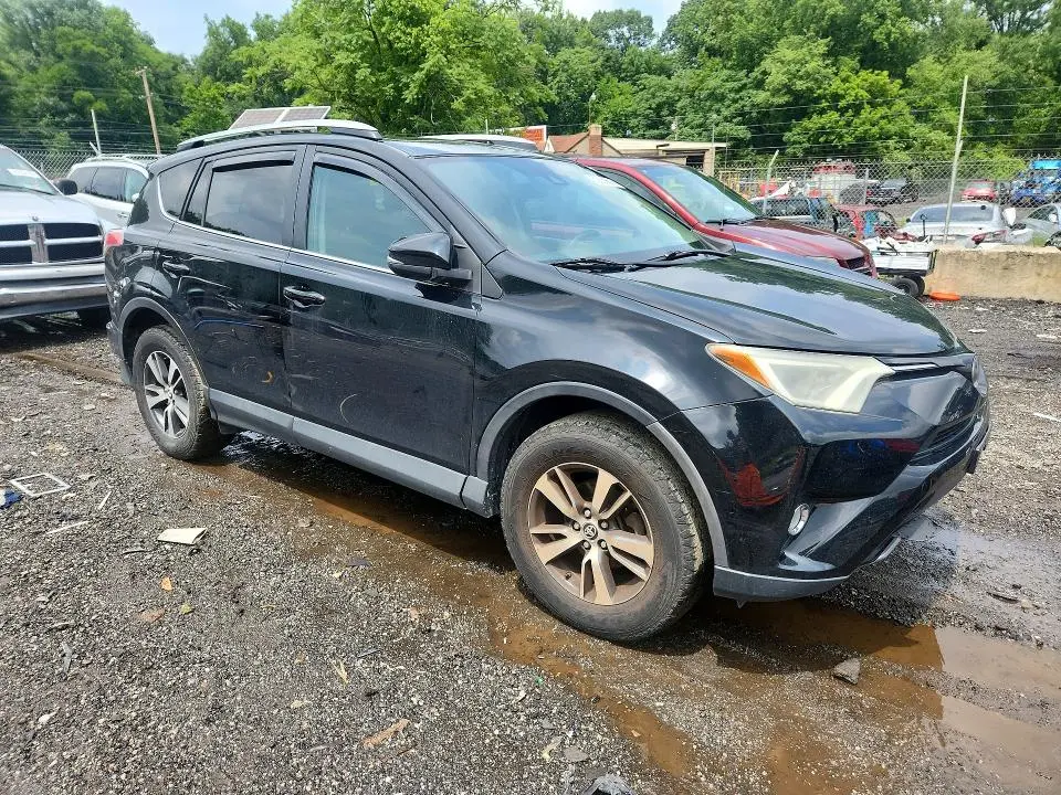 2017 TOYOTA RAV4 XLE  