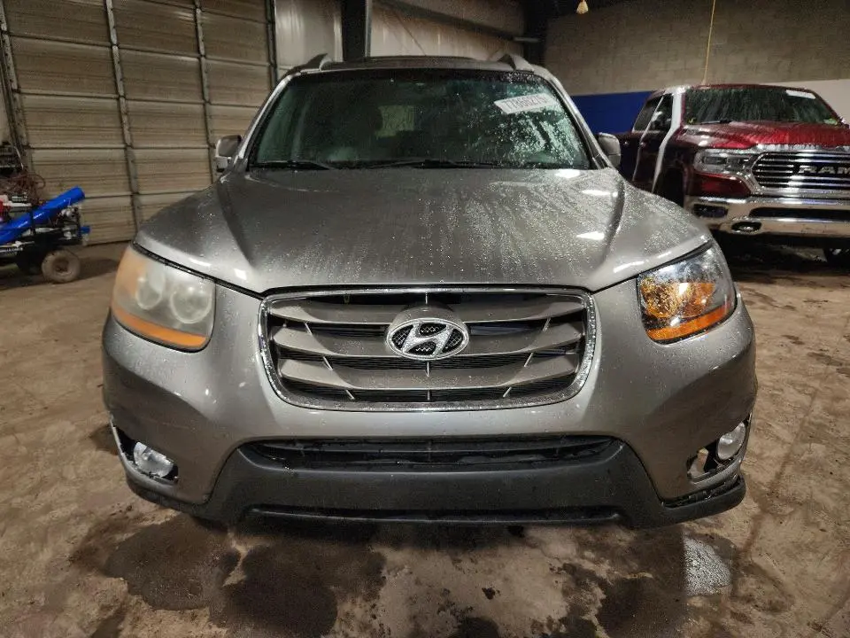 2011 HYUNDAI SANTA FE SE  