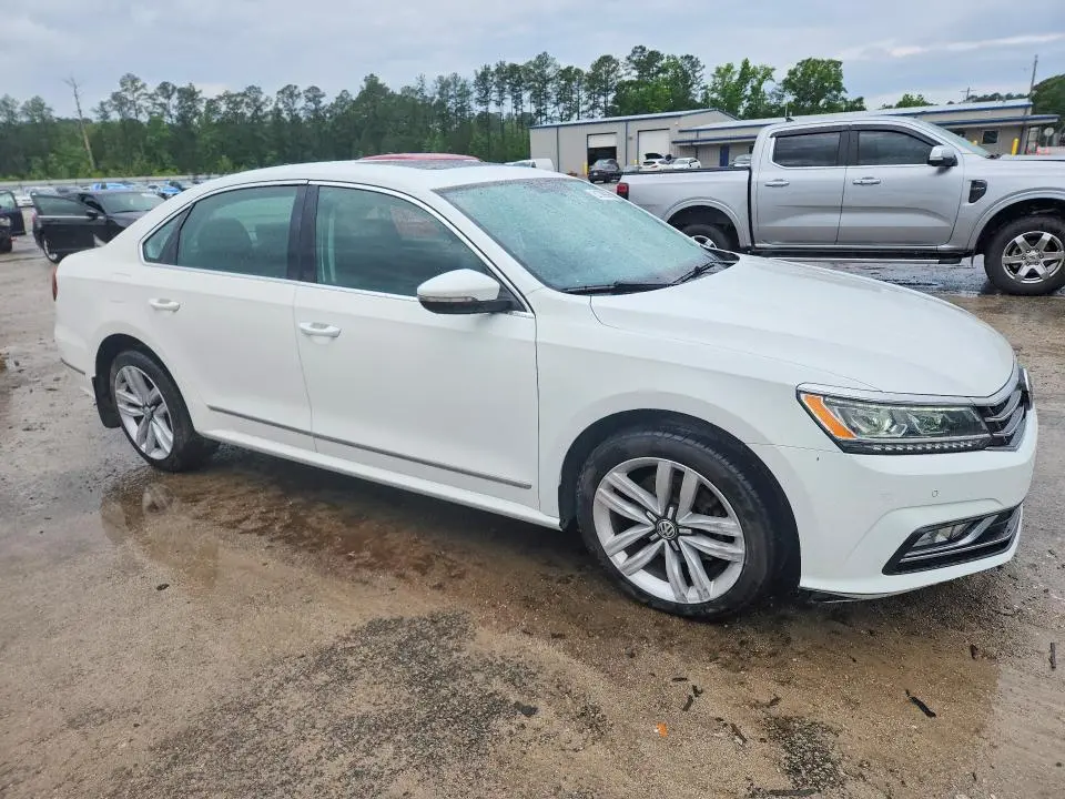 2017 VOLKSWAGEN PASSAT SE  