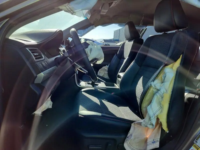 2015 TOYOTA CAMRY SE  