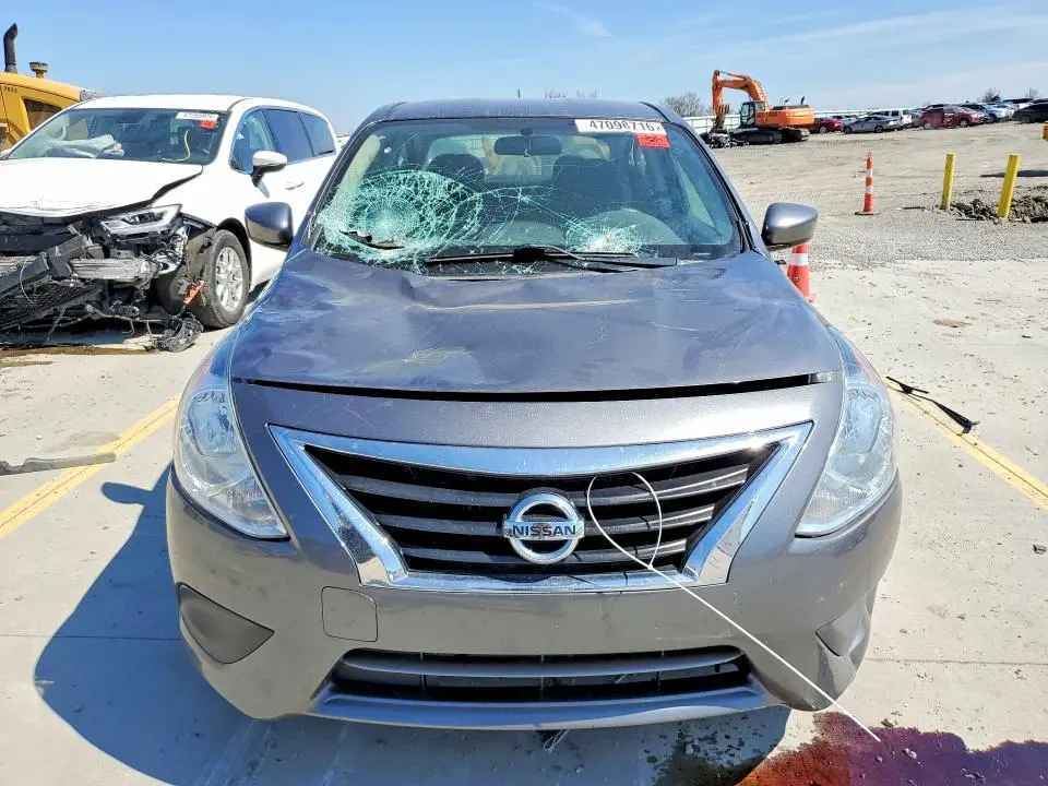 2019 NISSAN VERSA SV  