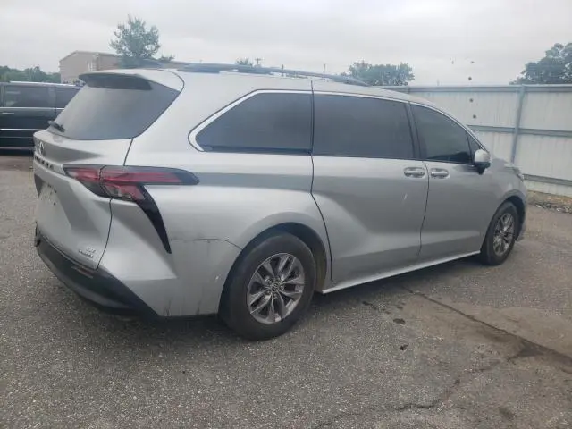 2022 TOYOTA SIENNA LE  