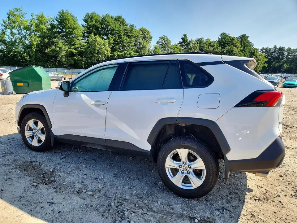 2021 TOYOTA RAV4 XLE  