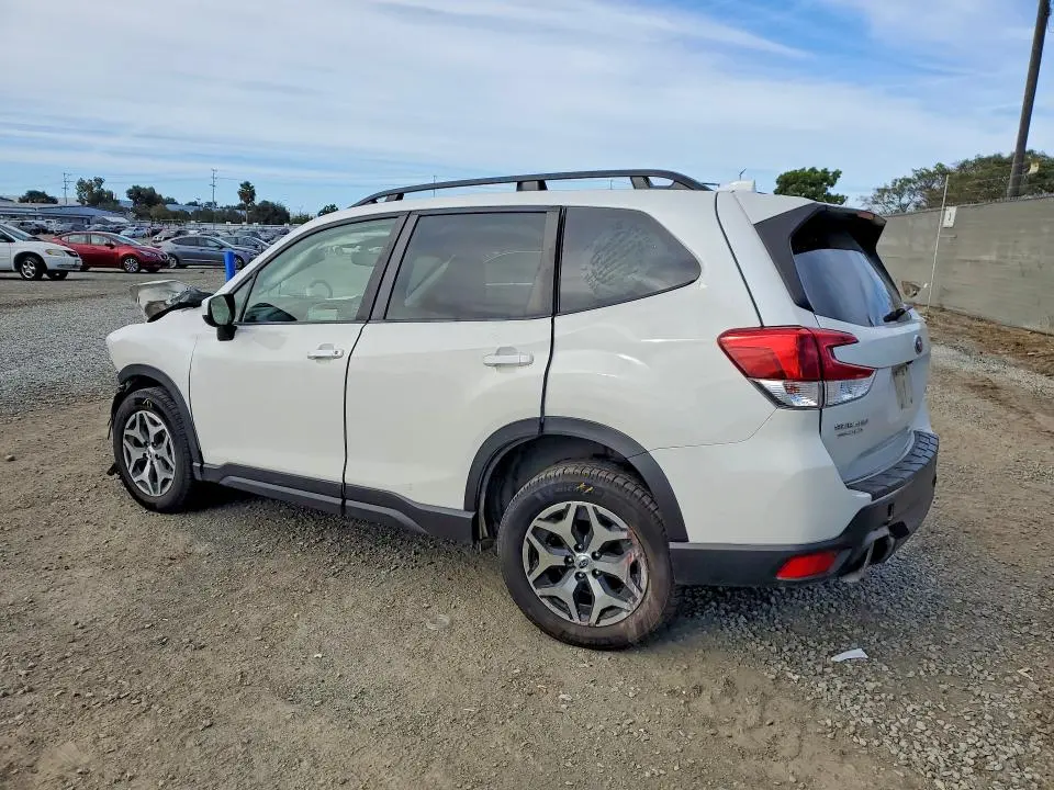 2022 SUBARU FORESTER PREMIUM  