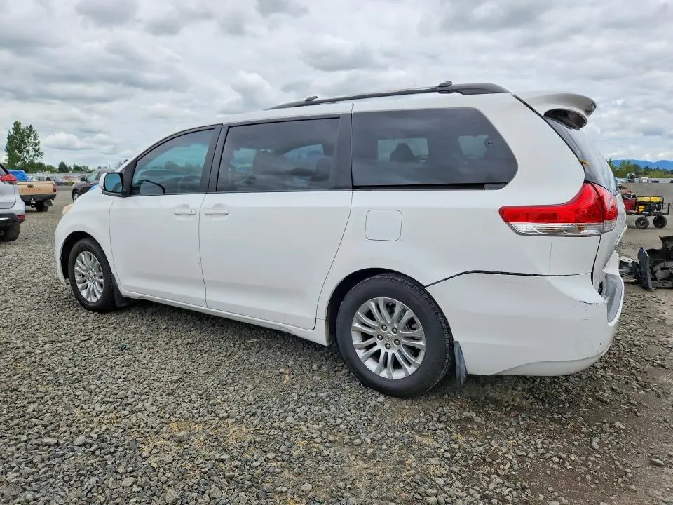 2011 TOYOTA SIENNA XLE 8-PASSENGER  
