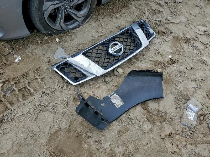 2011 NISSAN PATHFINDER S  