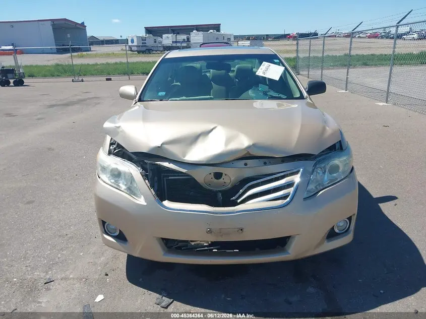 2011 TOYOTA CAMRY XLE V6