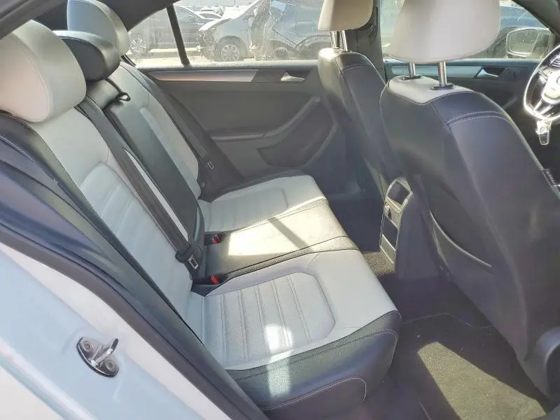 2016 VOLKSWAGEN JETTA SPORT  