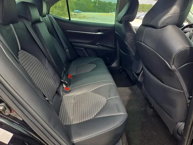 2019 TOYOTA CAMRY SE  