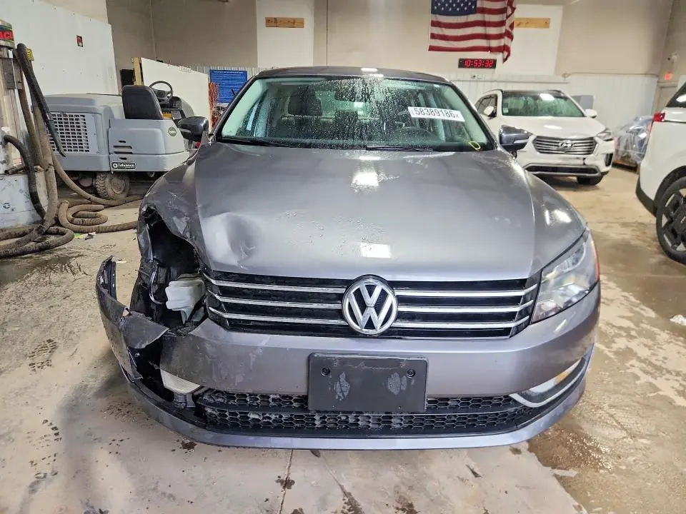 2015 VOLKSWAGEN PASSAT S  